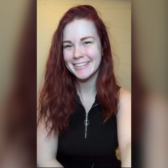 Profile Picture of Megan Elsaesser (@meg_elsaesser) on Poshmark