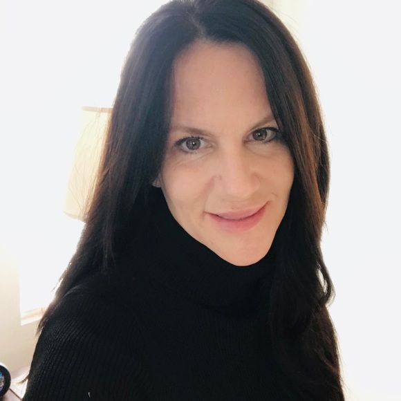 Profile Picture of Lisa Luiso (@lisaluiso) on Poshmark