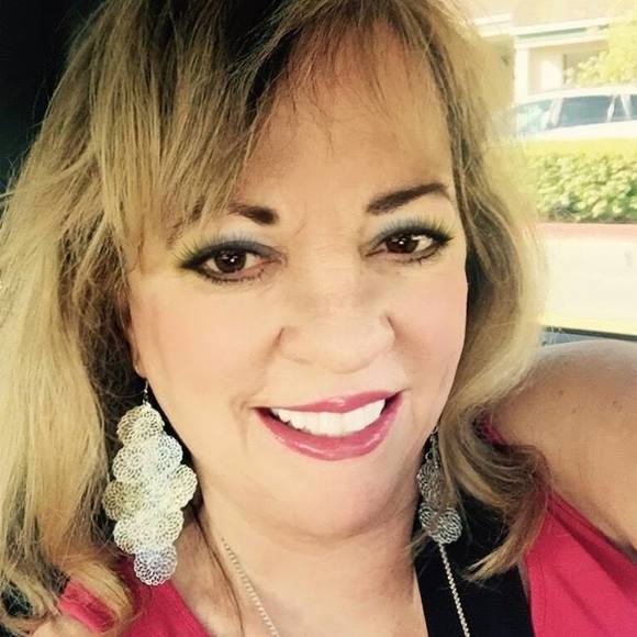 Profile Picture of Paula Ramsey (@magicbypaula) on Poshmark