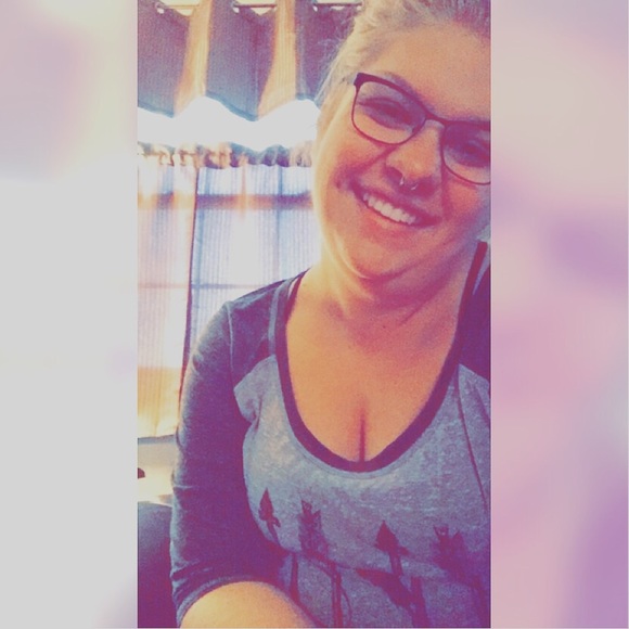 Profile Picture of Samantha Muehling (@muehling96) on Poshmark