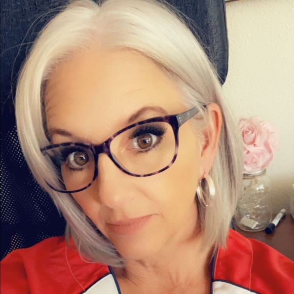 Profile Picture of Andrea Buttner (@andreabuttner) on Poshmark