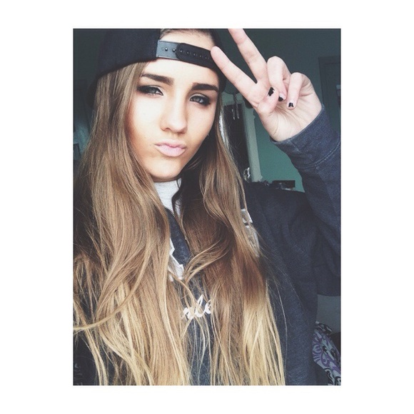 Profile Picture of Leah Dobossy (@leahdobossy) on Poshmark