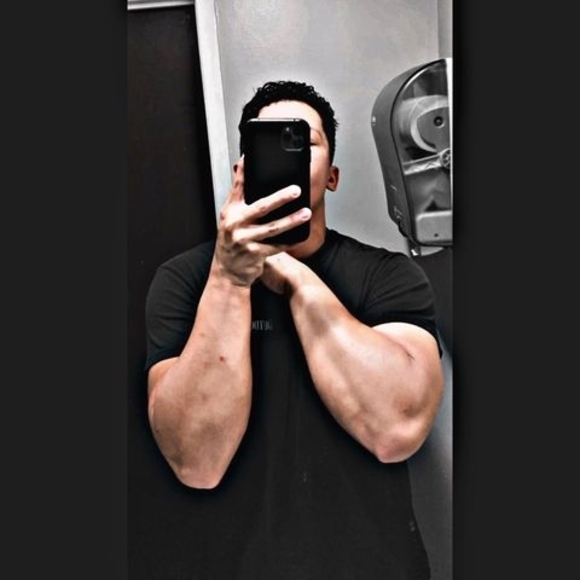 Profile Picture of Gerardo Romero (@gerardoromero10) on Poshmark