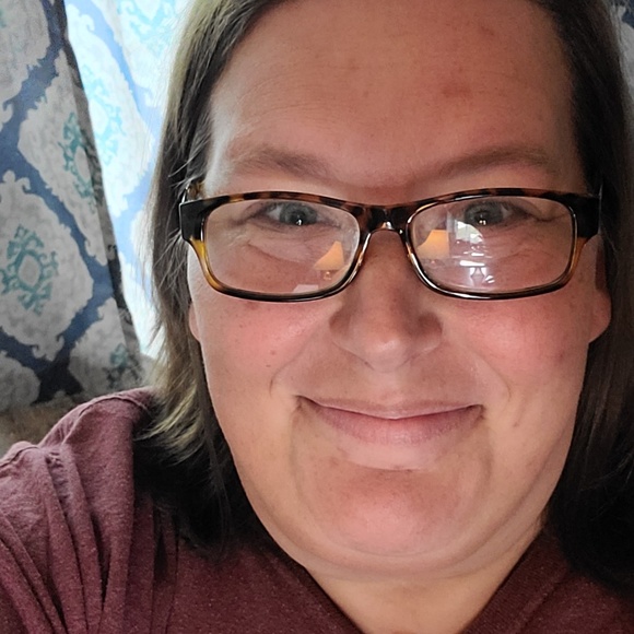 Profile Picture of Amanda Hendrich (@mamabear020305) on Poshmark