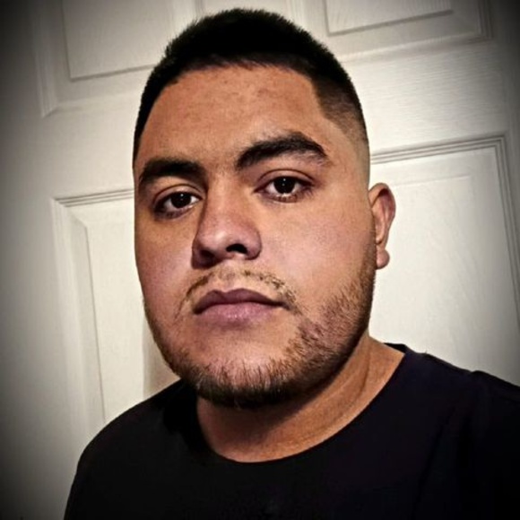 Profile Picture of Aaron Alvarez (@alvarez_5991) on Poshmark