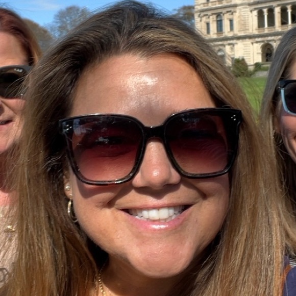 Profile Picture of Michelle Spelman (@mespelman) on Poshmark