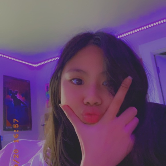 Profile Picture of Ava Cheng (@plantimos) on Poshmark