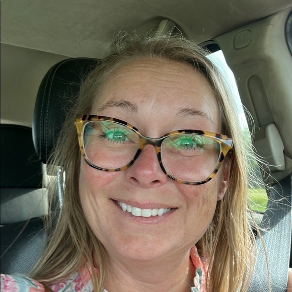 Kari Cagle - Poshmark Profile Picture of Kari Cagle (@kari_cagle) on Poshmark