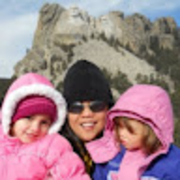 Profile Picture of Sarah mu Mezger (@smumezger) on Poshmark