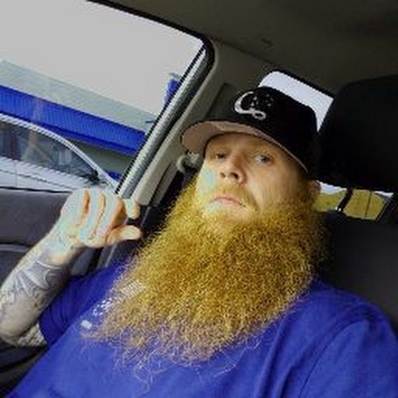 Profile Picture of Robert Wilcox (@robertwilcox00) on Poshmark