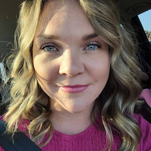 Profile Picture of Chiara Ewer (@chiara_ewer) on Poshmark