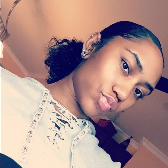 Profile Picture of Gabrielle Hatcher (@ghatcher415) on Poshmark