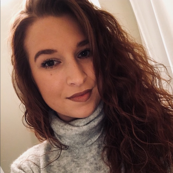 Profile Picture of Samantha Matuk (@smatuk) on Poshmark