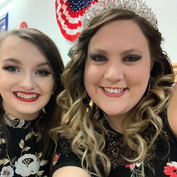 Profile Picture of Danielle Gatewood (@daniellejane77) on Poshmark