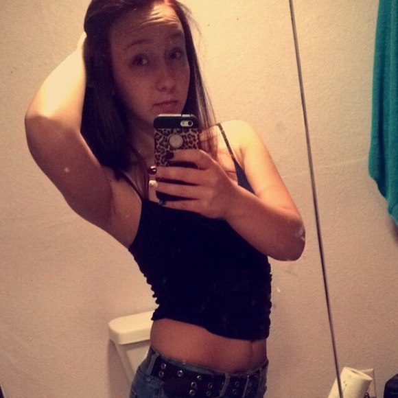 Profile Picture of Karlee Kellichner (@kkillinnn) on Poshmark