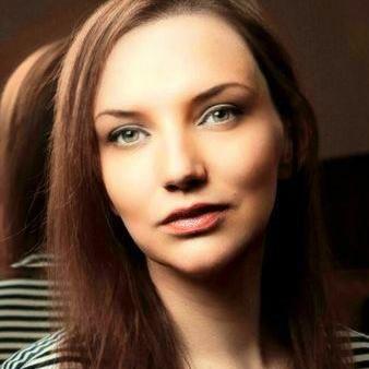 Profile Picture of Crystal Ward (@andblueskyblog) on Twitter