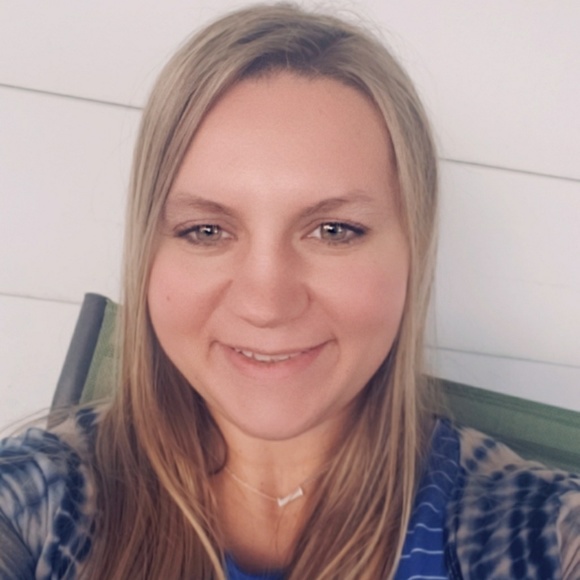 Profile Picture of Amanda Larkin (@amandy123) on Poshmark