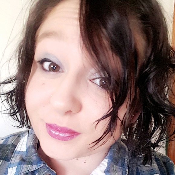 Profile Picture of Kayla Cernik (@kaylacernik) on Poshmark