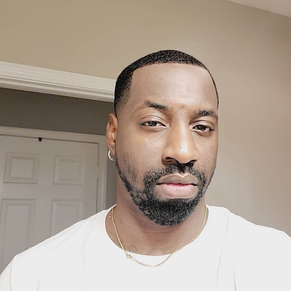 Profile Picture of Grayling Vital (@gvital123) on Poshmark