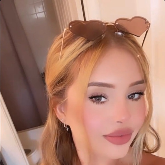 Profile Picture of Jazmin Cordova (@mmmjazzz) on Poshmark
