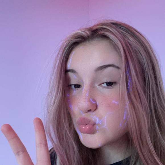 Vanessa Sztaba - Poshmark Profile Picture of Vanessa Sztaba (@vanessasztaba) on Poshmark