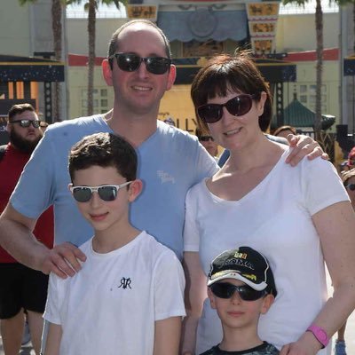 Profile Picture of Jonathan Epstein (@2eyes1keyboard) on Twitter