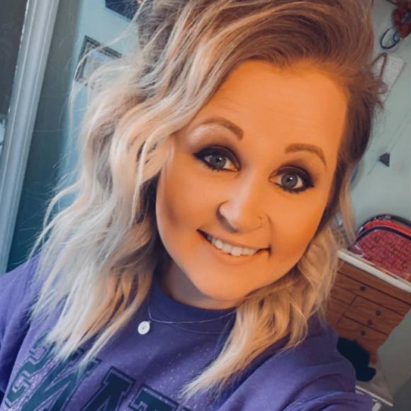 Profile Picture of Amanda Martz (@amandamartz511) on Poshmark