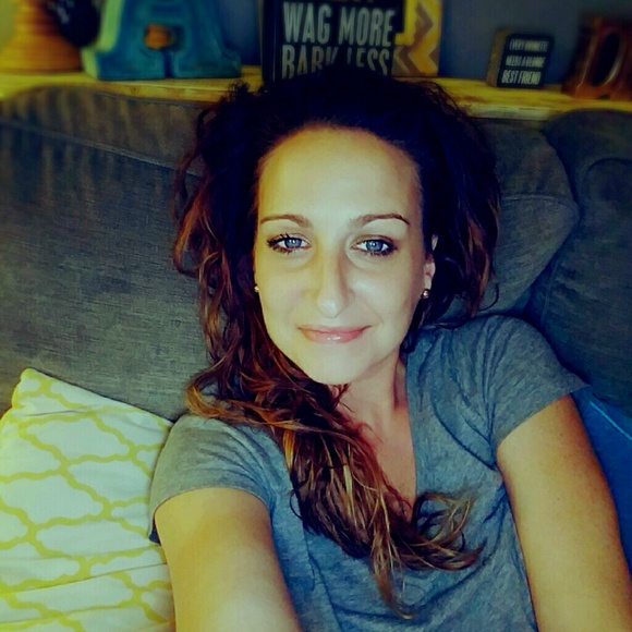 Profile Picture of Audrie Nelson (@audreydudley) on Poshmark