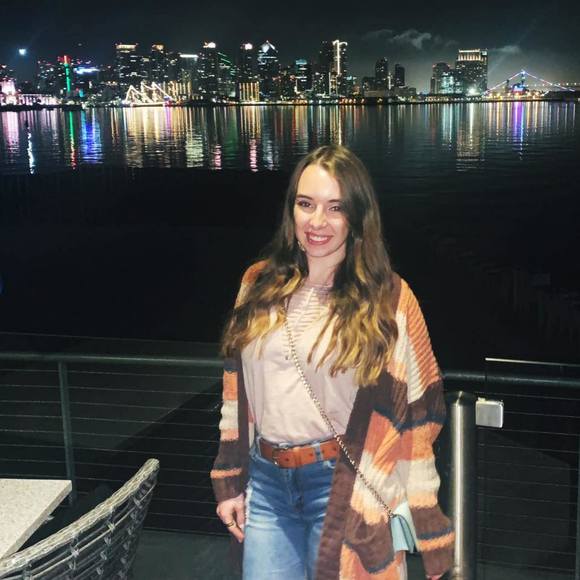 Profile Picture of Lauren Roehlke (@lroehlke) on Poshmark