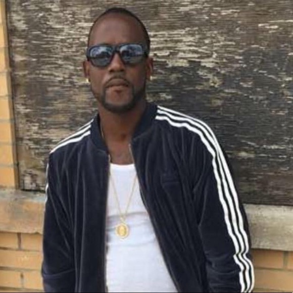 Profile Picture of Terrell Perry (@relly7414) on Poshmark