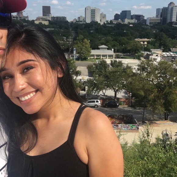 Profile Picture of Gabby Rosalez (@grosalez09) on Poshmark