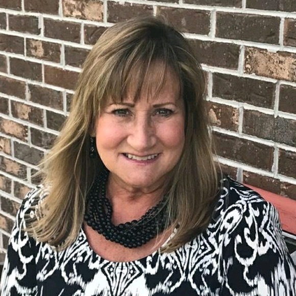 Profile Picture of Sandra Spitzer (@ronsandyspitzer) on Poshmark
