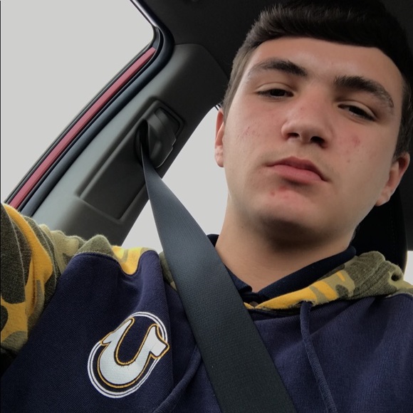 Profile Picture of Robert Breese (@robertbreese223) on Poshmark