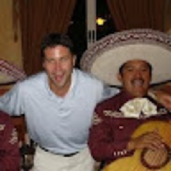 Profile Picture of Kevin Hendry (@kevinwhendry) on Poshmark