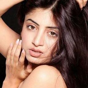 Profile Picture of Sanjana Malhotra (@divya_ds69) on Twitter