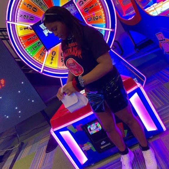 Profile Picture of ‘ necia _. (@n3ciaa_) on Poshmark