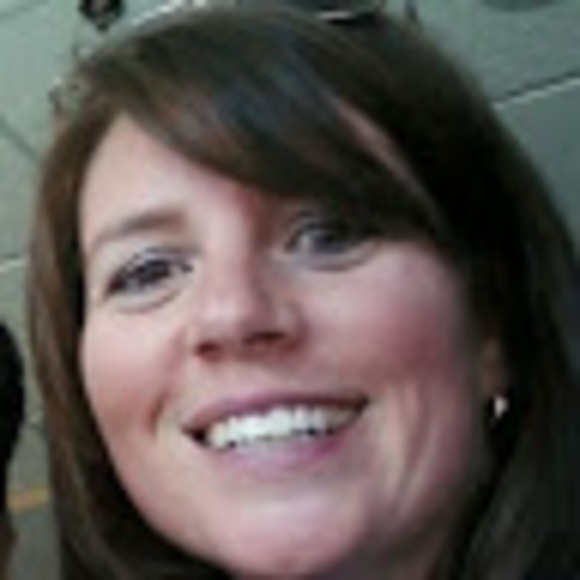 Profile Picture of Amanda Hinesley (@ahinesley77) on Poshmark