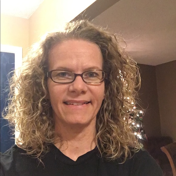 Profile Picture of Kimberly Mollak (@kmollak) on Poshmark