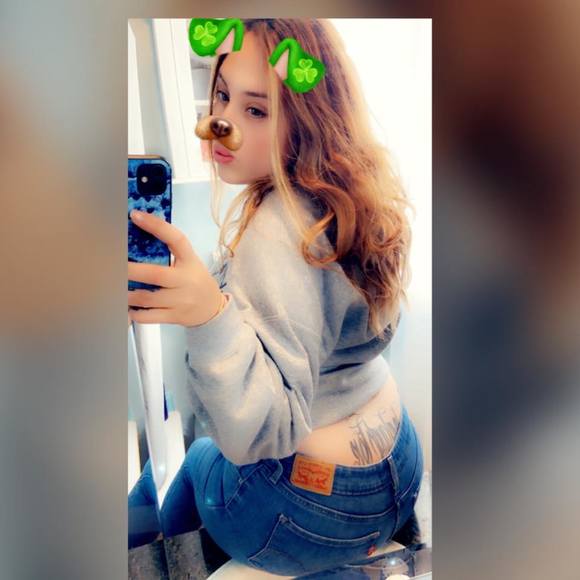 Profile Picture of Nicci Morrisroe (@nicciworld) on Poshmark