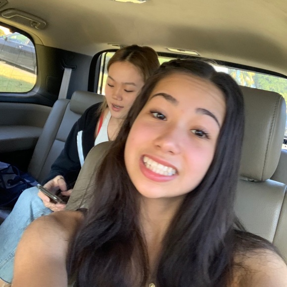 Profile Picture of Andrea Arguello (@andreaa241) on Poshmark