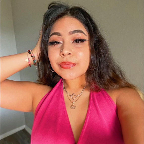 Profile Photo of Yazmin Garcia (@yazz_12) on Poshmark