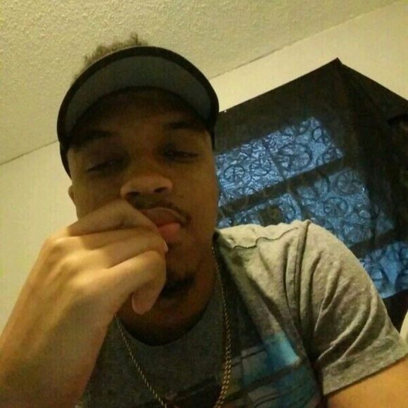 Profile Picture of Shawn H (@shawnpapii) on Poshmark