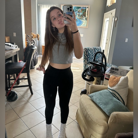 Profile Picture of Lola Pietrowicz (@lola_pietrowicz) on Poshmark