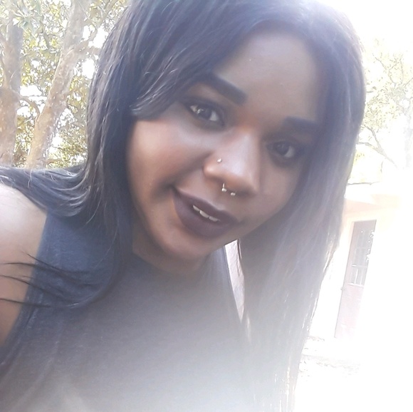 Profile Picture of Alantra Colbert (@somelikebeyonce) on Poshmark