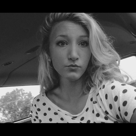 Profile Picture of Mckenzie Biniker (@mbiniker) on Poshmark