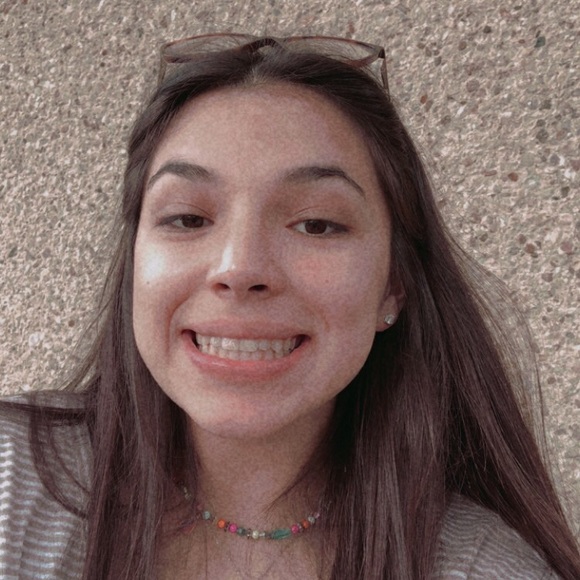 Profile Picture of Kayla Muguerza (@kaylamugg) on Poshmark