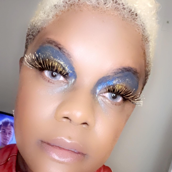 Profile Picture of Keesh Keesh (@keeshkeesh210) on Poshmark
