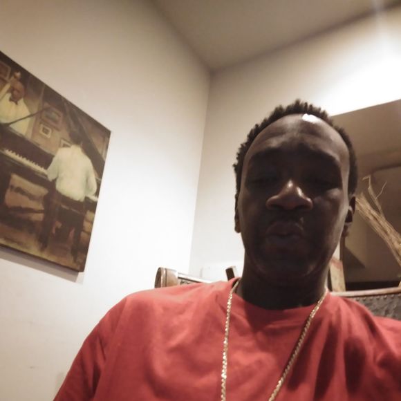 Profile Picture of Alwynn Hardester (@alwynnhardester) on Poshmark