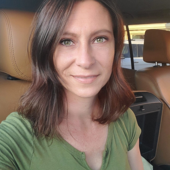 Profile Picture of Renee Davidson (@reneedd80) on Poshmark