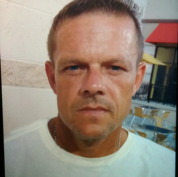 Profile Picture of Brian Huff (@brianhuff) on Poshmark